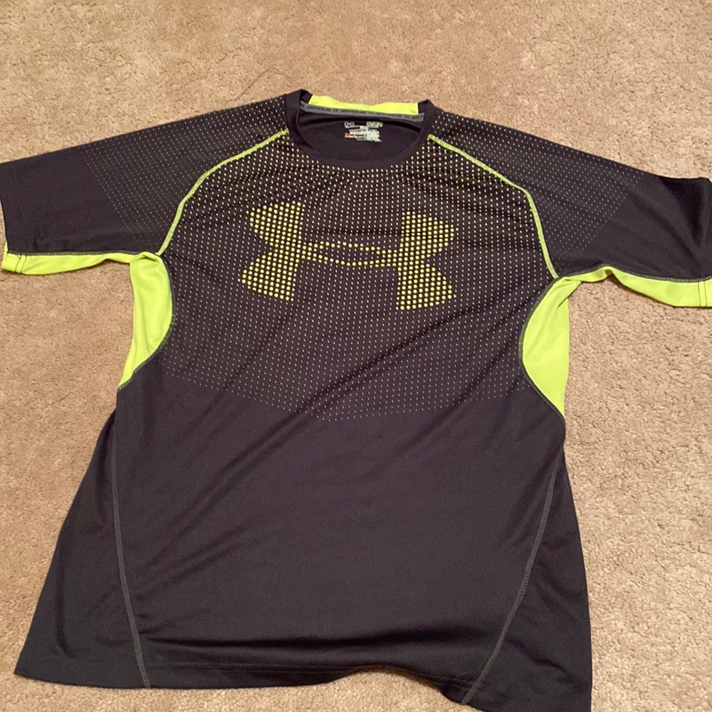 Under armour fitted heat gear sport T-shirt Medium